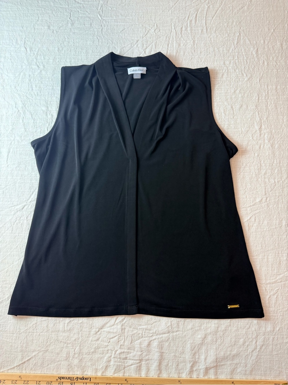 Calvin Klein Black Sleeveless V-Neck Top xl womenโs new without tags
